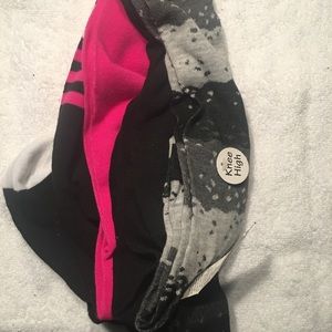 NWT 4 pairs of knee high socks no boundaries